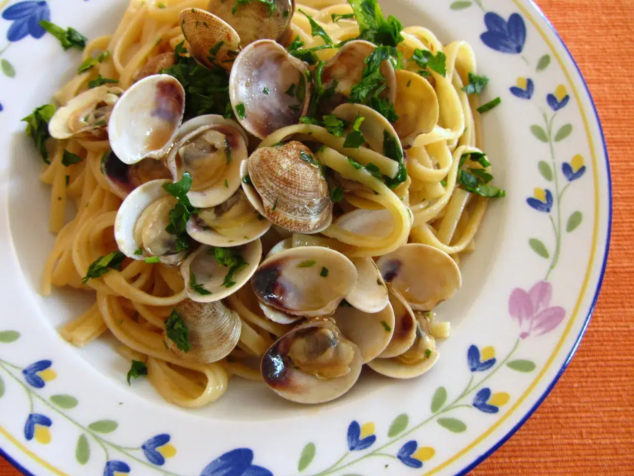 Zdjęcie Spaghetti z małżami: Perfekcyjny przepis krok po kroku