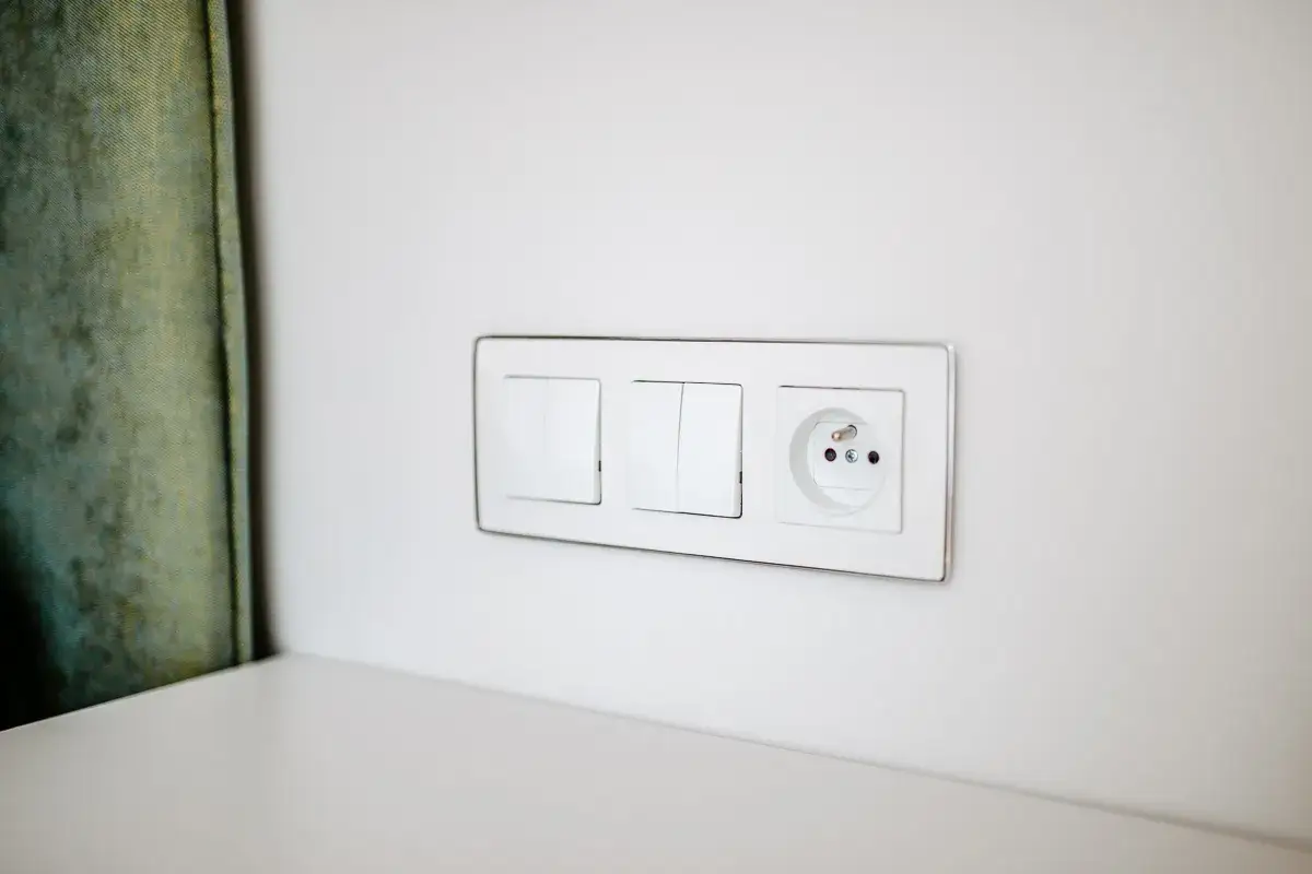 Zdjęcie Jak rozmieścić kontakty w sypialni: 8 porad dla optymalnej instalacji