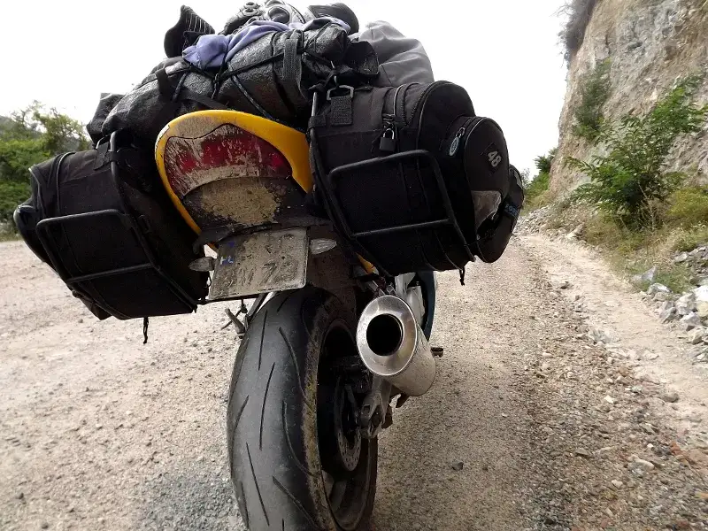 Zdjęcie Jak zamontować sakwy motocyklowe - uniknij błędów i ciesz się jazdą