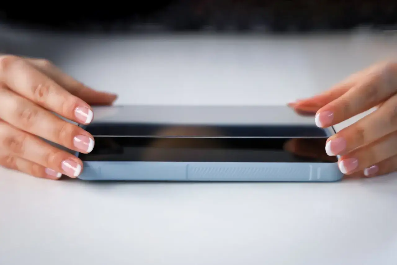 Zdjęcie Folia ochronna na ekran: opinie, zalety i wady różnych typów