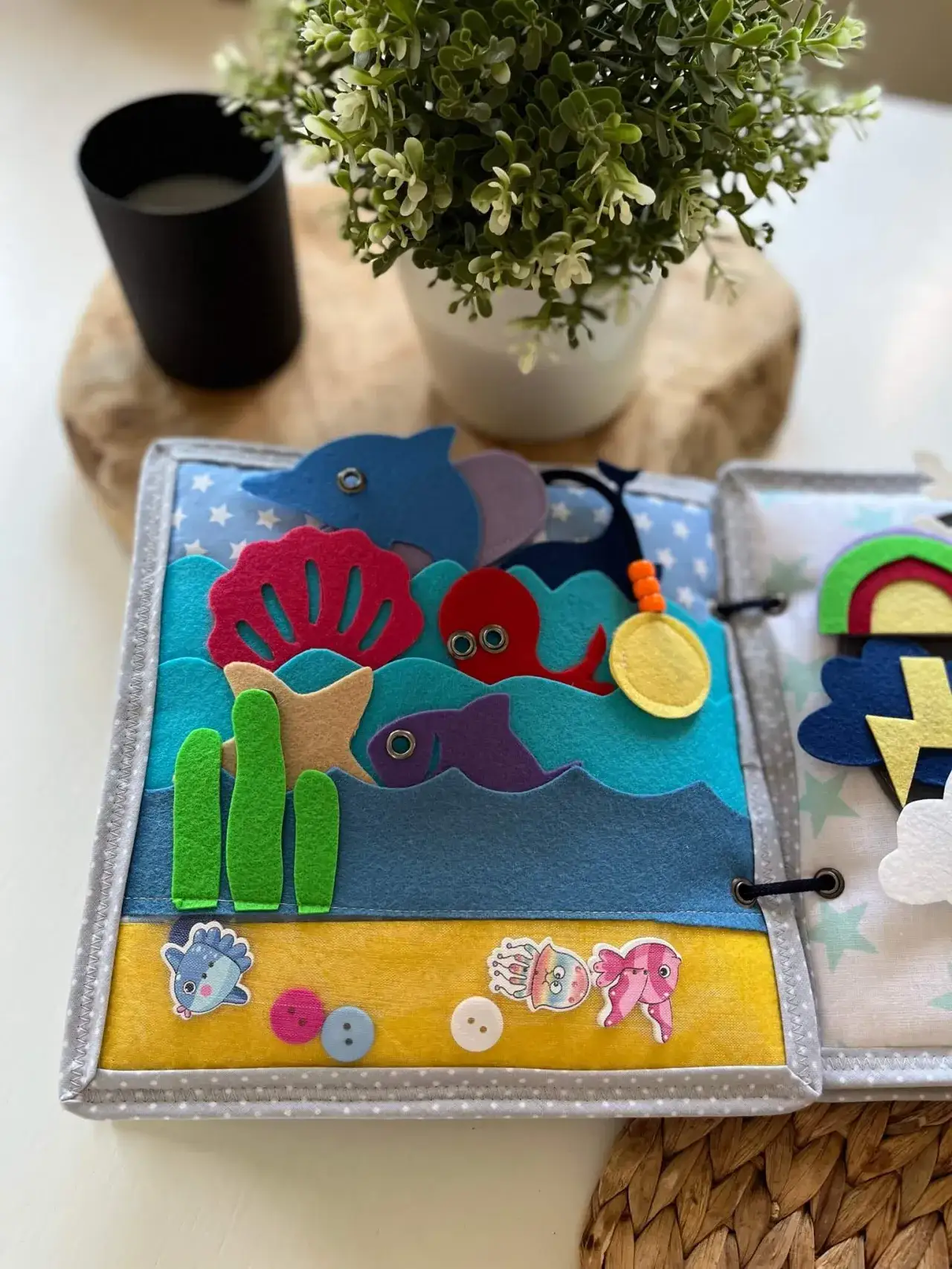 Zdjęcie Książeczka sensoryczna personalizowana – rozwój dziecka przez zabawę