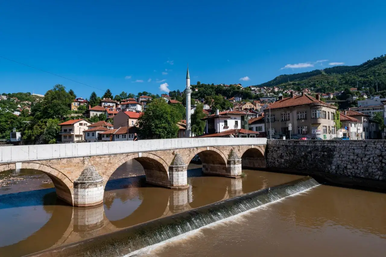 Zdjęcie Sarajewo czy jest bezpiecznie? Odkryj zagrożenia i bezpieczne miejsca