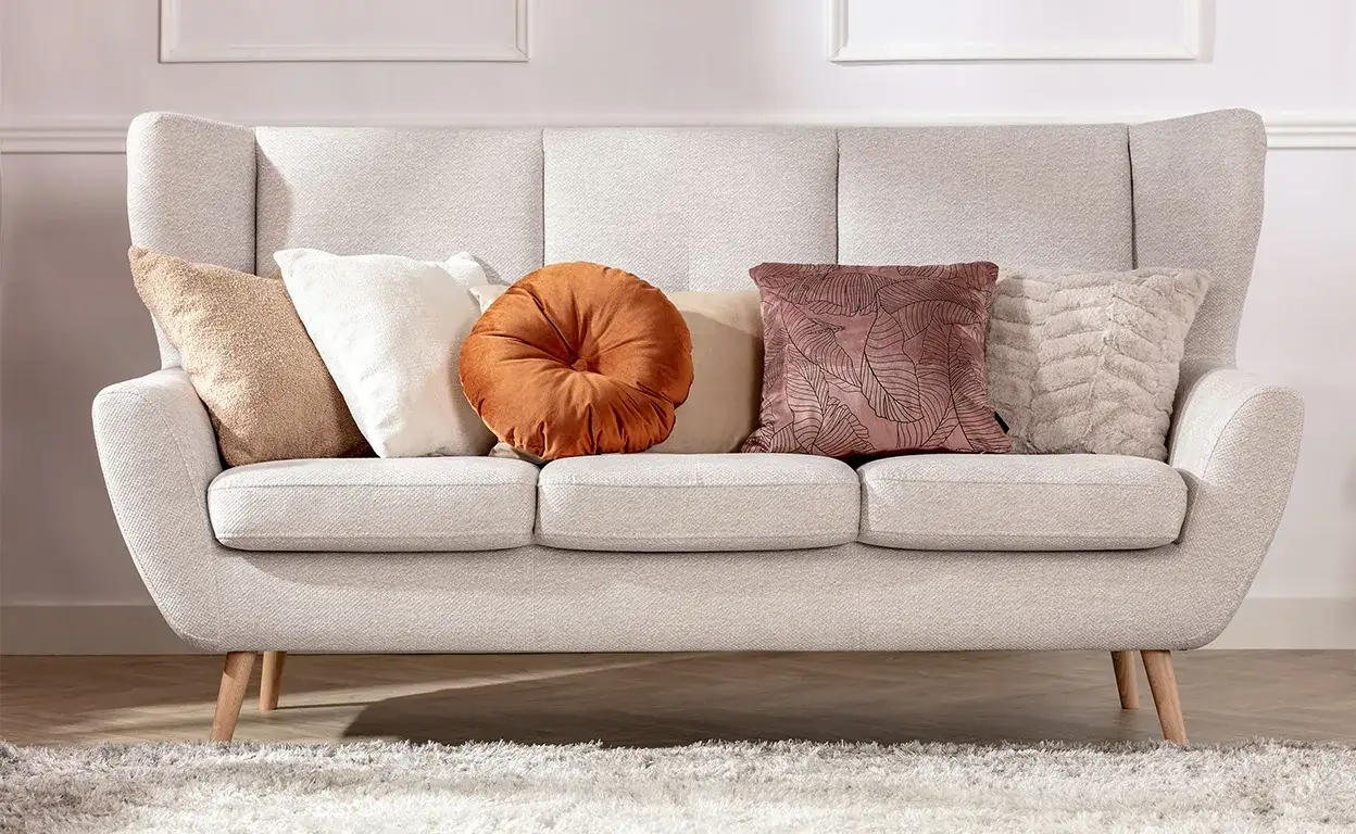 Zdjęcie Skuteczne sposoby na czyszczenie kanapy z materiału bez stresu