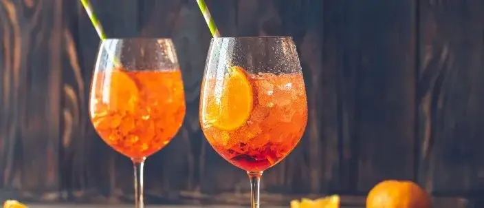 Zdjęcie Jak przygotować orzeźwiający drink z Campari i Prosecco w domu