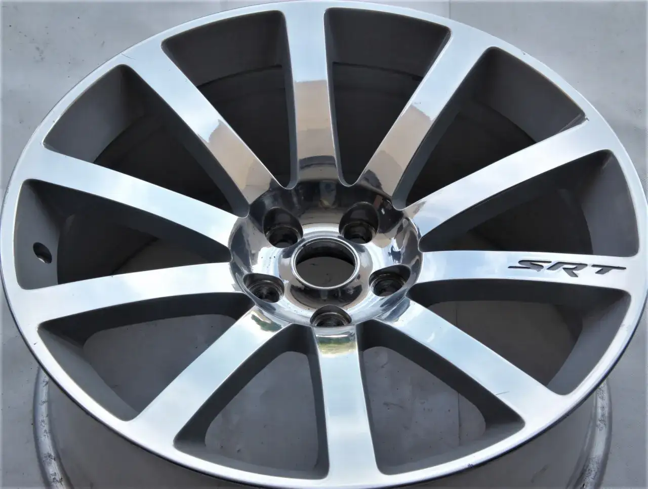 Zdjęcie Felgi Chrysler 300C: Kluczowe parametry, rozmiary i jak wybrać?