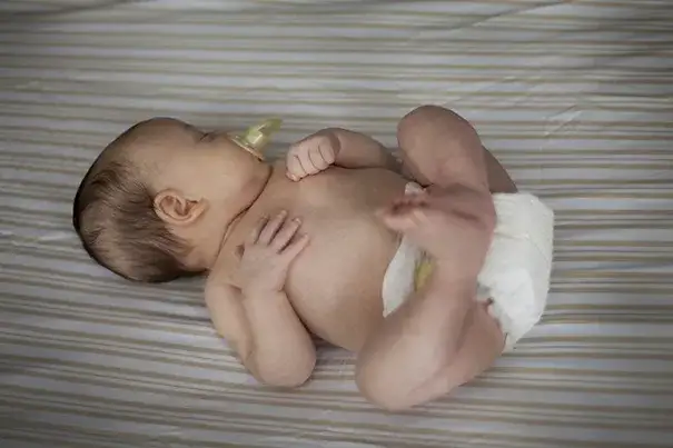 Zdjęcie Ile pampersów dziennie zużywa dziecko? Odkryj, jak zaoszczędzić