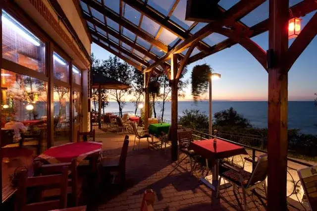 Zdjęcie Rewal gdzie zjeść: najlepsze miejsca na pyszne jedzenie nad morzem