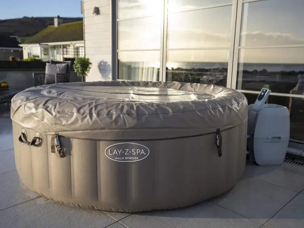 Zdjęcie Najlepsze cechy Bestway Lay-Z-Spa Palm Springs, które musisz znać
