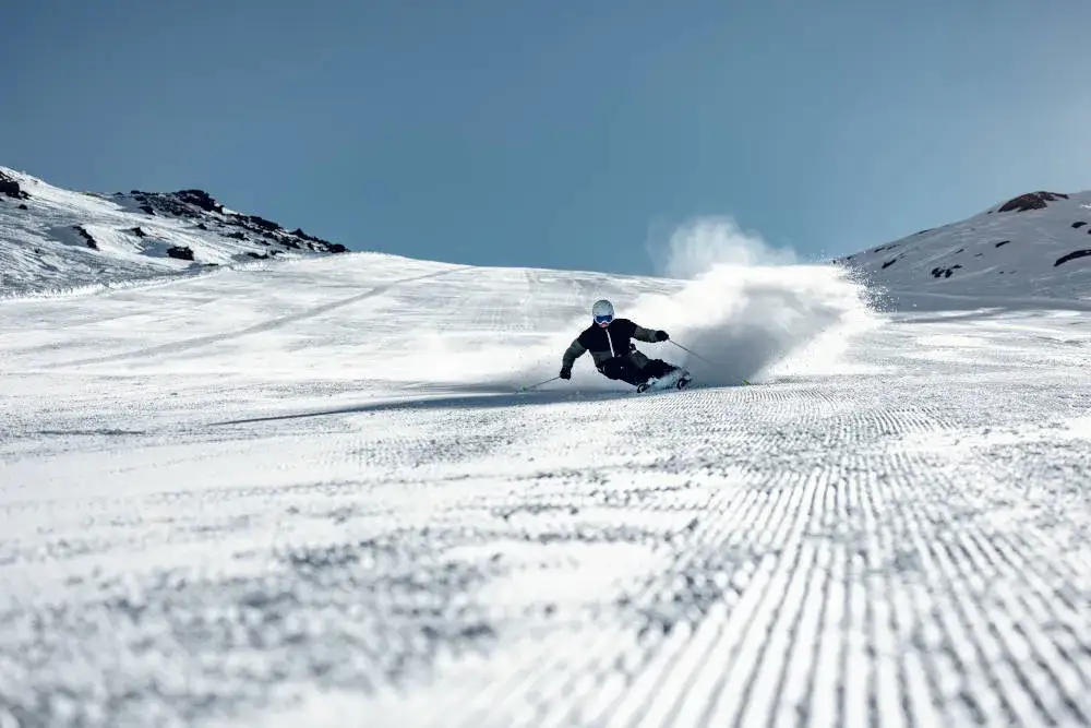 Zdjęcie Jakie narty dla zaawansowanych wybierać, by uniknąć błędów na stoku?