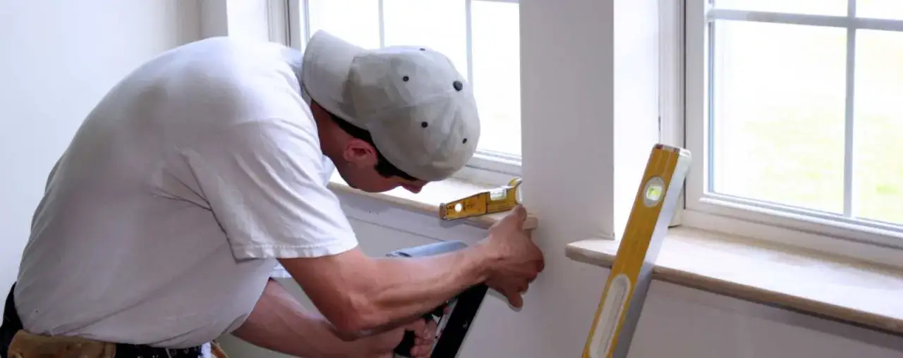 Zdjęcie Jak prawidłowo osadzić parapet? Uniknij kosztownych błędów przy montażu