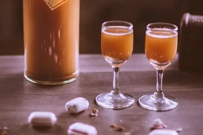 Zdjęcie Jak zrobić wódkę smakową w prosty sposób - najlepsze przepisy i porady