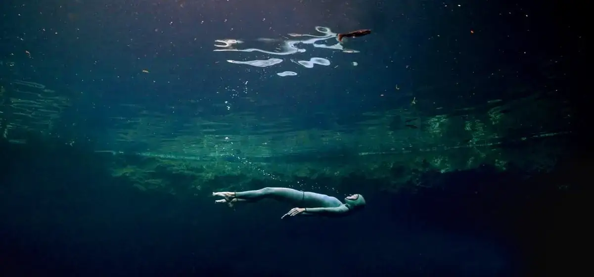 Zdjęcie Filmy o nurkowaniu głębinowym: Niezwykłe historie i emocje nurków