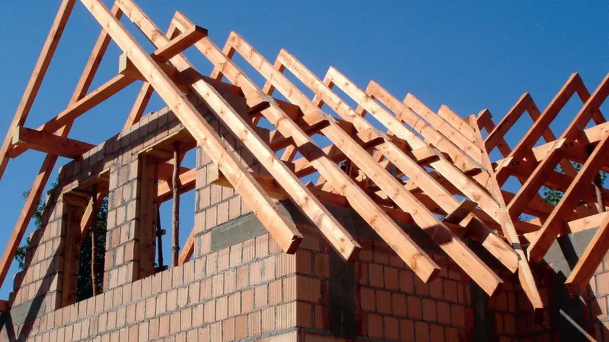 Zdjęcie Co pierwsze: podbitka czy elewacja? Kolejność prac i ich wpływ