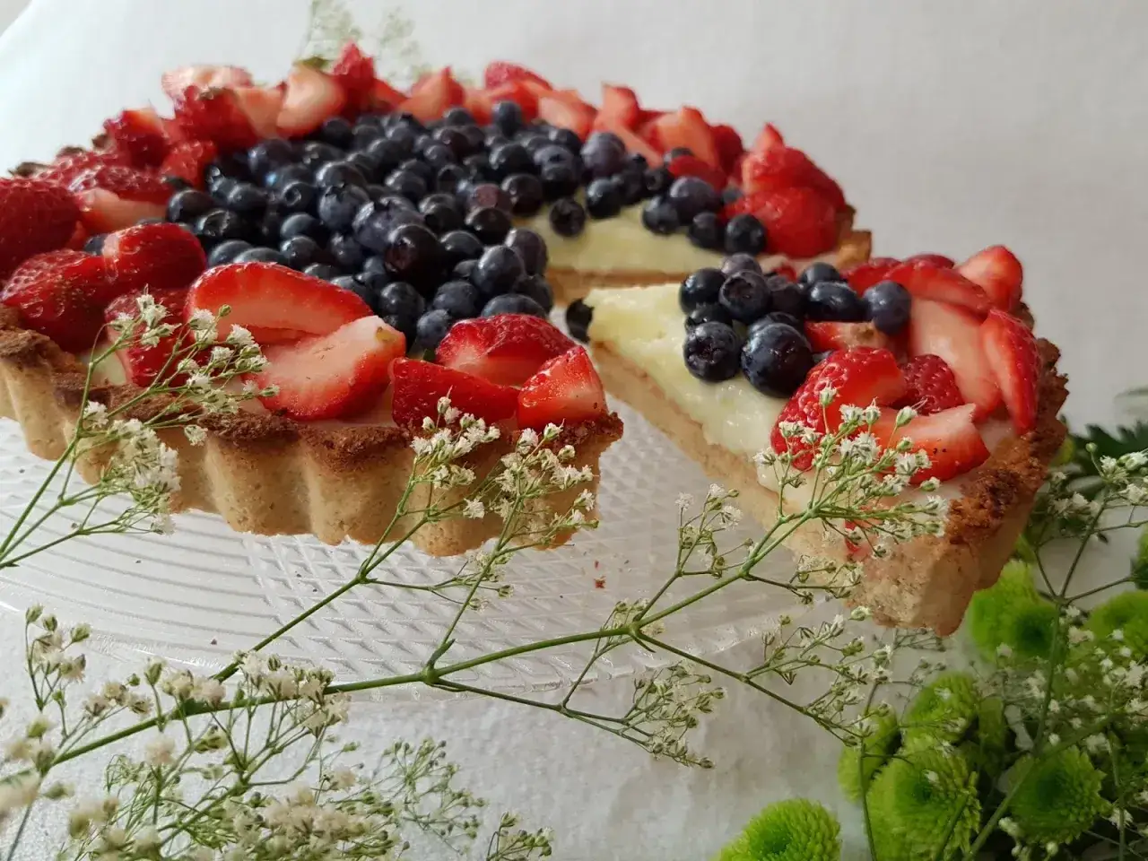 Zdjęcie Tarta fit z owocami: Zdrowy deser dla dbających o linię