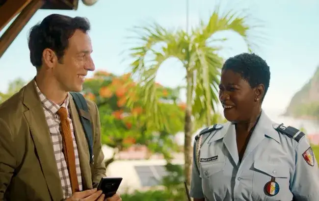 Zdjęcie Z ilu odcinków składa się serial Śmierć z dala od palm? Zobacz sezon 1