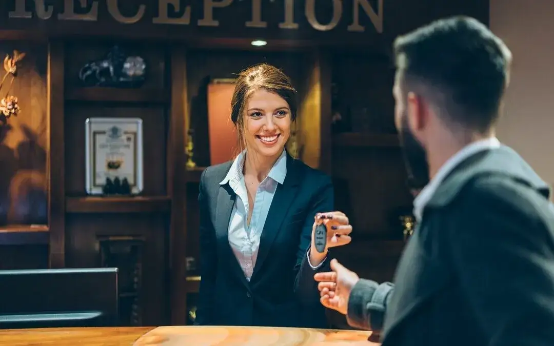 Zdjęcie Czy wychodząc z hotelu zostawia się klucz? Sprawdź zasady zwrotu