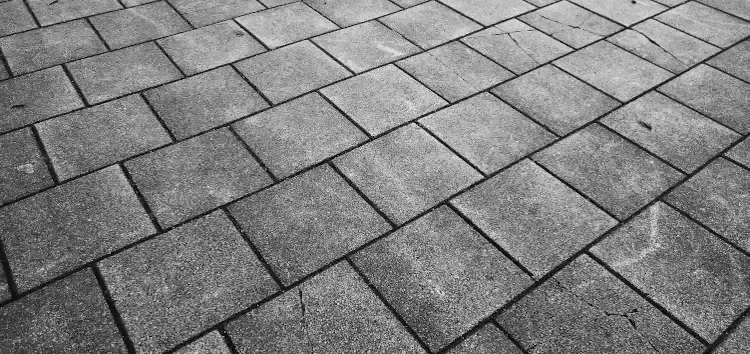 Zdjęcie Jak naprawić stary chodnik betonowy i uniknąć kosztownych błędów