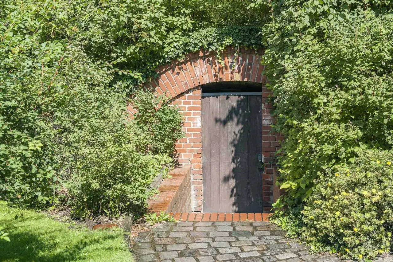 Zdjęcie Jak zrobić ziemiankę w ogrodzie - krok po kroku bez błędów