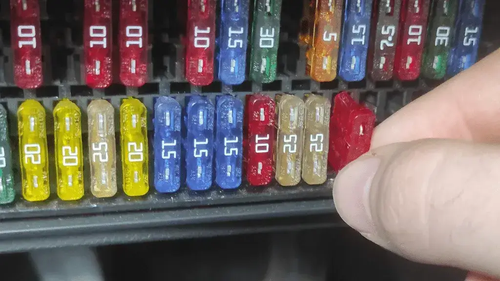 Zdjęcie Jaki bezpiecznik do oświetlenia? Kluczowe informacje, które musisz znać