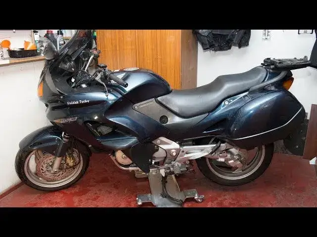 Zdjęcie Ile oleju do silnika Honda Deauville 700? Oto kluczowe informacje