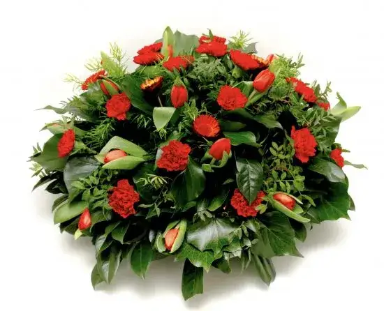 Zdjęcie Ile kosztuje wiązanka na pogrzeb? Poznaj ceny i różnorodność opcji