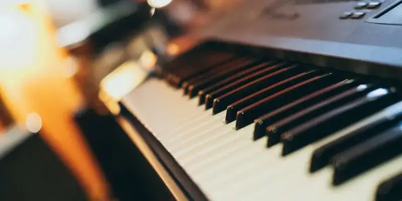 Zdjęcie Od czego zacząć naukę gry na keyboardzie, aby szybko osiągnąć postępy