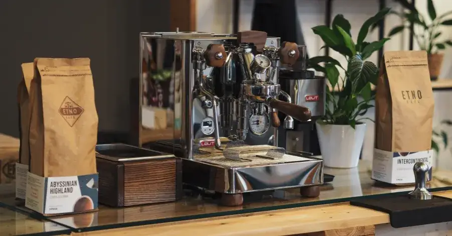 Zdjęcie Jak parzyć kawę w ekspresie kolbowym, aby uzyskać idealne espresso