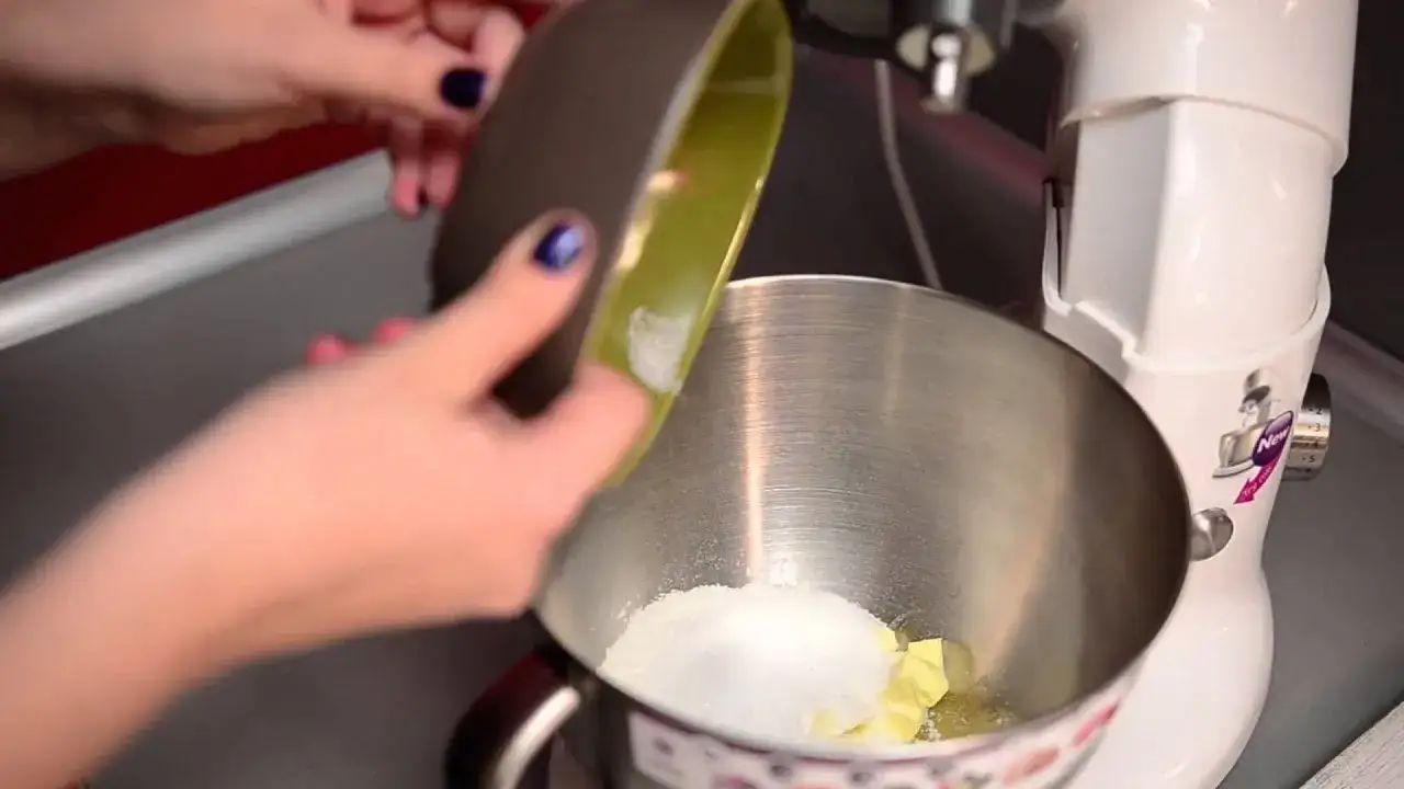 Zdjęcie Gotowanie bez bałaganu? Wyrabianie ciasta drożdżowego mikserem