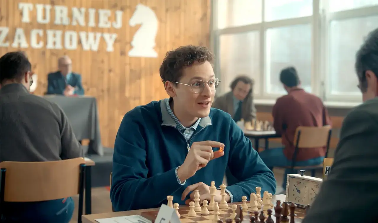 Zdjęcie Reklama HARIBO z aktorami: zaskakujący motyw szachów i radość dzieci