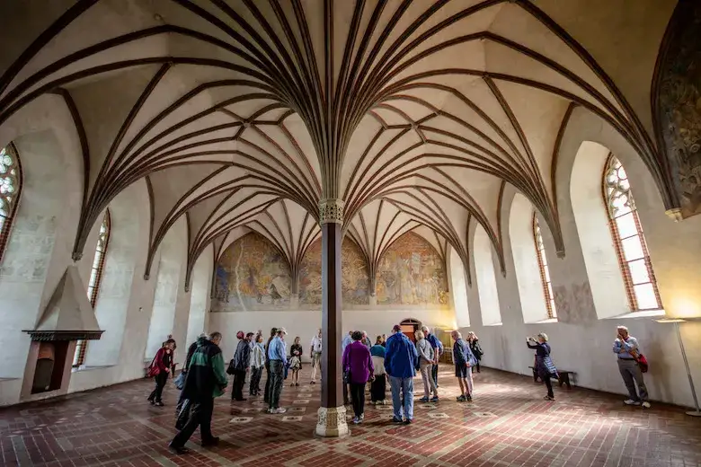 Zdjęcie Ile pokoi ma zamek w Malborku? Fascynujące fakty o jego wnętrzach