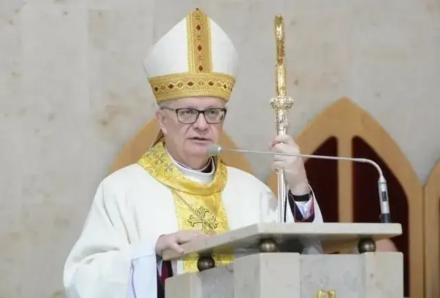 Zdjęcie Czy biskup Czaja to kontrowersyjny reformator Kościoła? Analiza