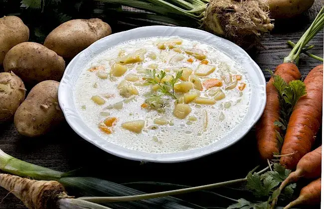 Zdjęcie Ile kcal ma zupa jarzynowa? Sprawdź, co wpływa na kaloryczność