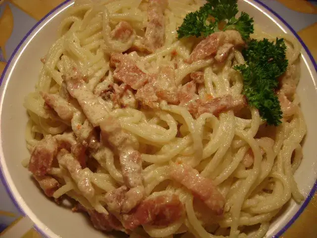 Zdjęcie Szybkie spaghetti w sosie śmietanowym - idealne na obiad bez stresu