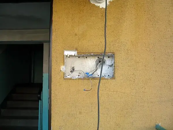 Zdjęcie Jak naprawić domofon w bloku: 7 skutecznych metod naprawy