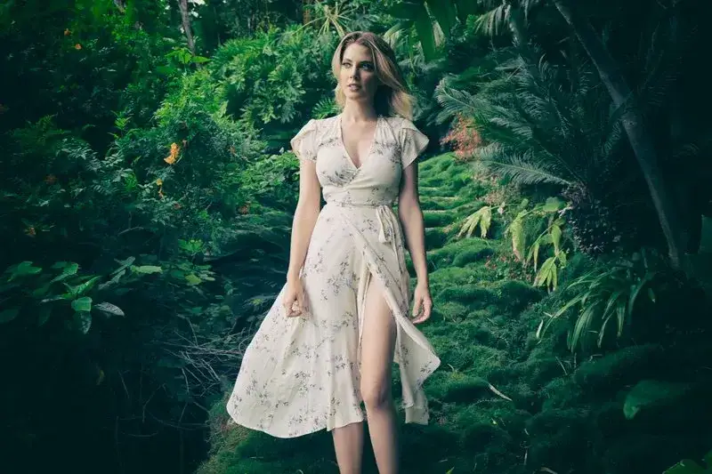 Zdjęcie April Bowlby: Niezapomniane role i kariera utalentowanej aktorki