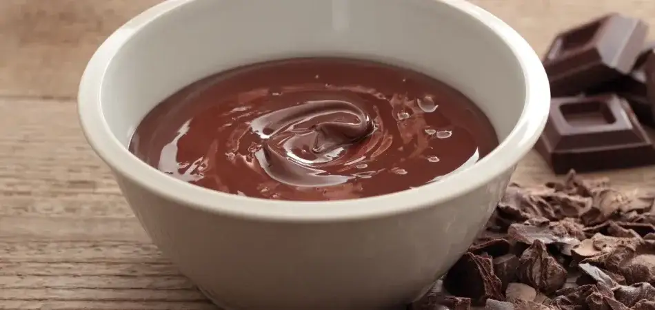 Zdjęcie Jak zrobić sos czekoladowy z czekolady – proste przepisy i porady