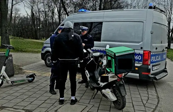 Zdjęcie Czy motorowerem można jeździć po ścieżce rowerowej? Oto prawda!