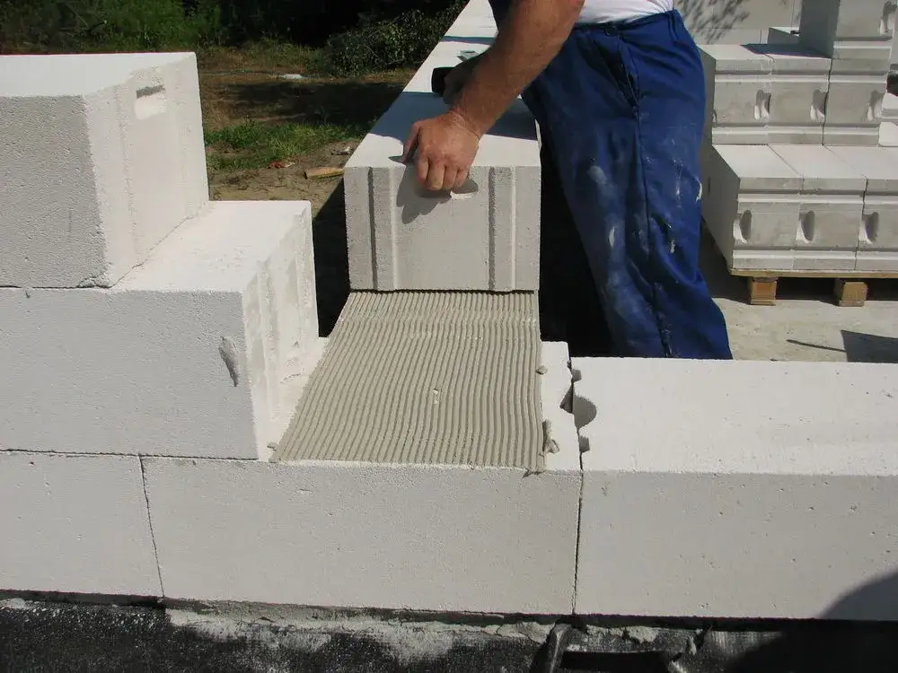 Zdjęcie Jaki cement do murowania bloczków fundamentowych - wybierz najlepiej!