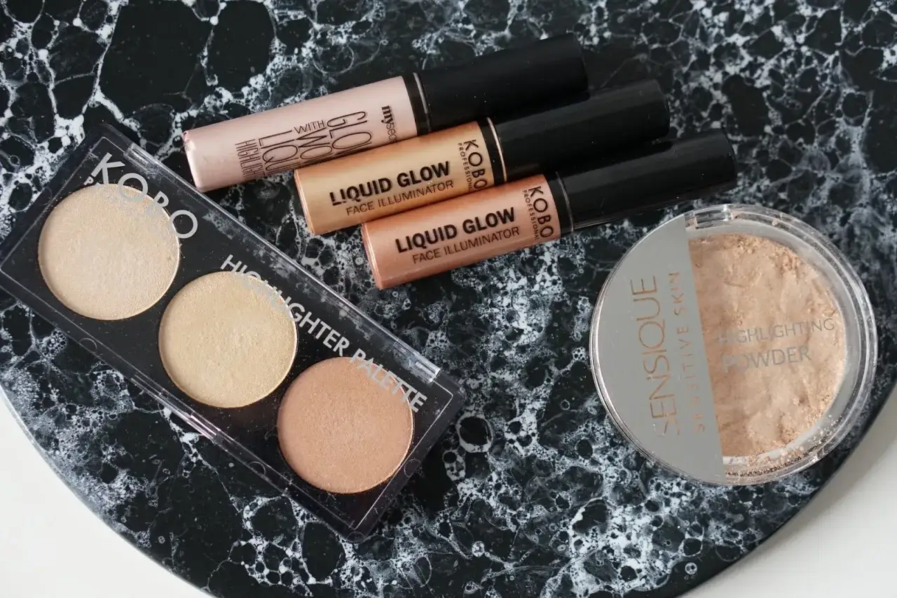 Zdjęcie Kobo puder rozświetlający – naturalny blask bez obciążenia skóry