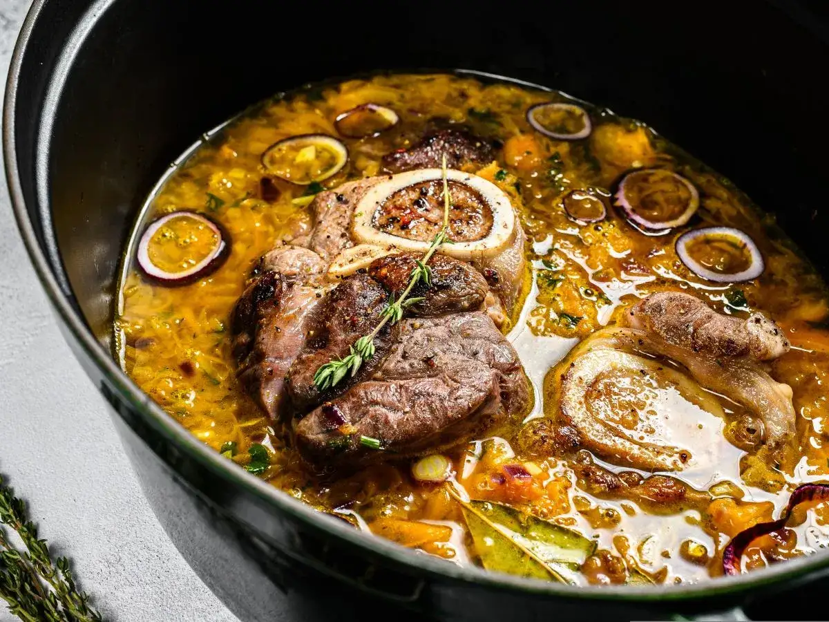 Zdjęcie Wołowina w sosie: Miękka i soczysta? Poznaj sekrety mistrz&oacute;w!