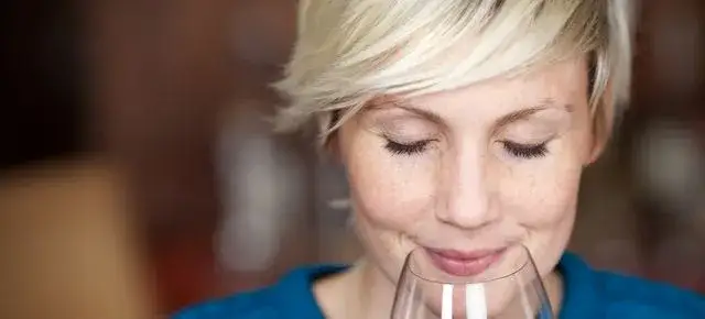 Zdjęcie Uczulenie na wino objawy: jak rozpoznać i uniknąć niebezpieczeństwa