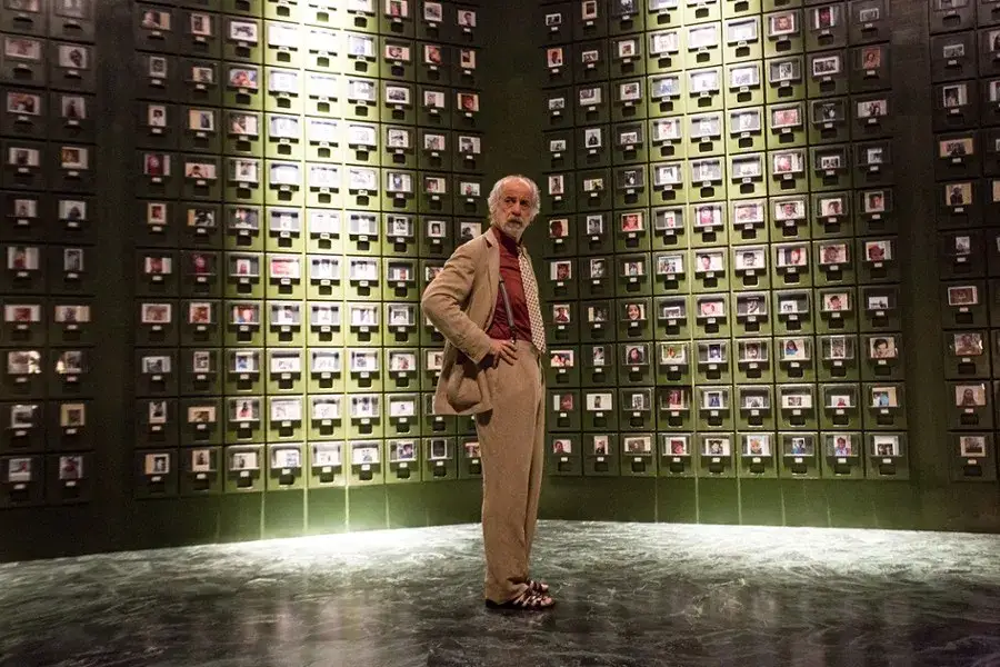 Zdjęcie Film W labiryncie: mroczna tajemnica i znaczenie ukryte w zagadkach