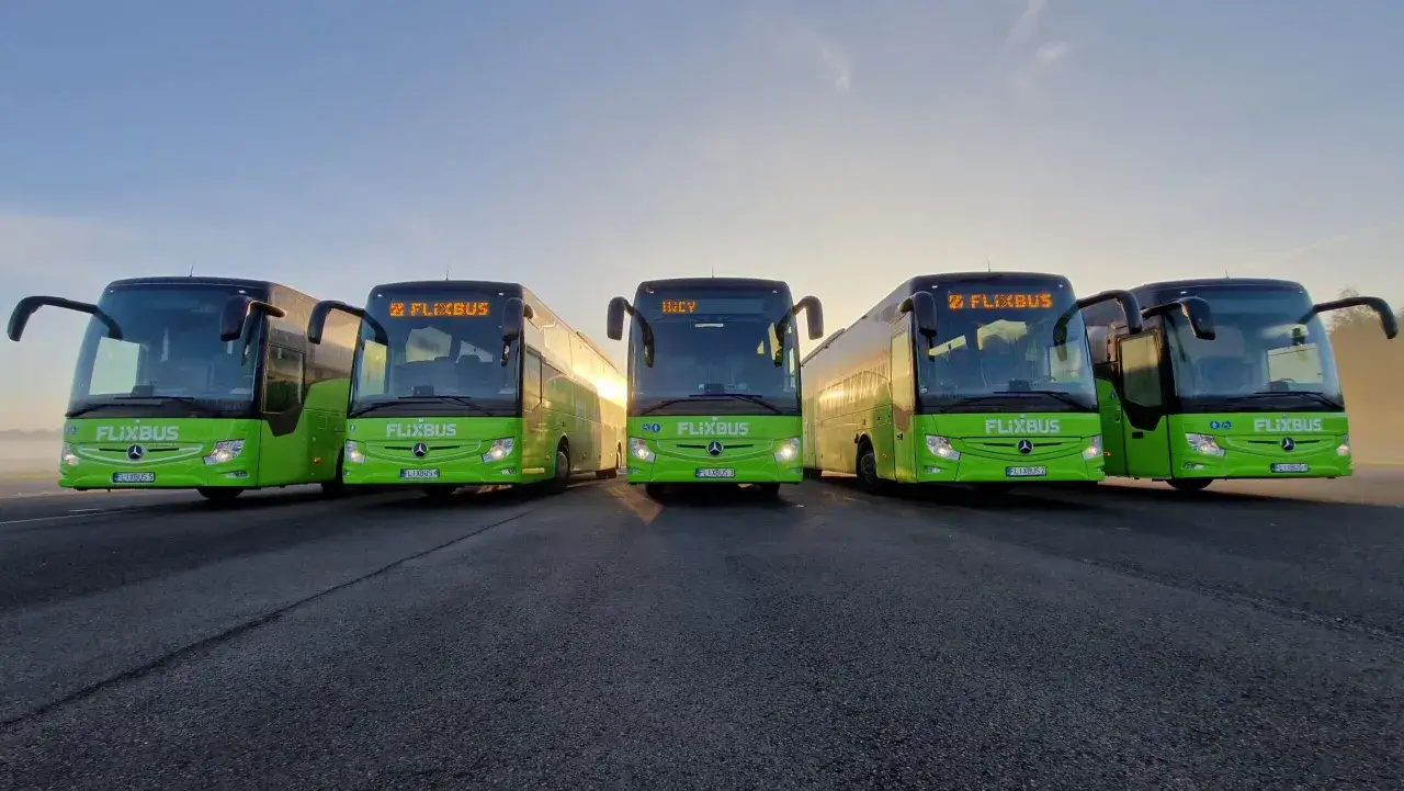 Zdjęcie Autokarze: Wszystko o wygodnych podróżach na długich trasach