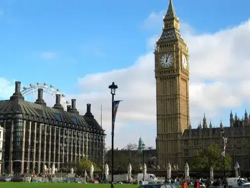 Zdjęcie Ile czasu trwa podróż autokarem do Londynu? Sprawdź szczegóły!
