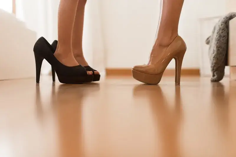 Zdjęcie Jak poradzić sobie z za dużymi szpilkami i poprawić komfort noszenia