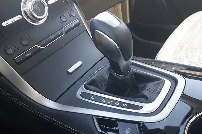 Zdjęcie Strona kierowcy to lewa czy prawa – jak uniknąć kosztownych błędów