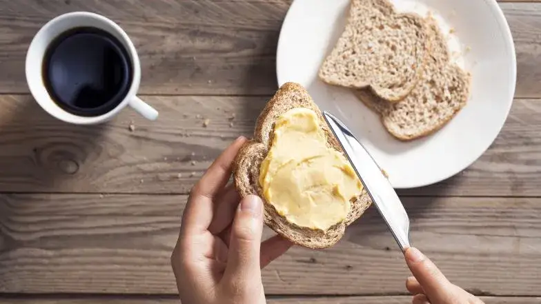 Zdjęcie Czym smarować chleb przy wysokim cholesterolu, aby uniknąć problemów zdrowotnych?