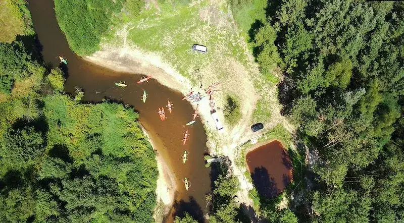 Zdjęcie Spływ kajakowy Zawady – najpiękniejsze trasy i wynajem kajaków