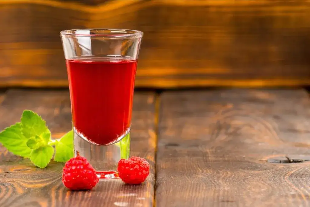 Zdjęcie Ile pasteryzować sok z malin, aby uniknąć zepsucia i zachować smak