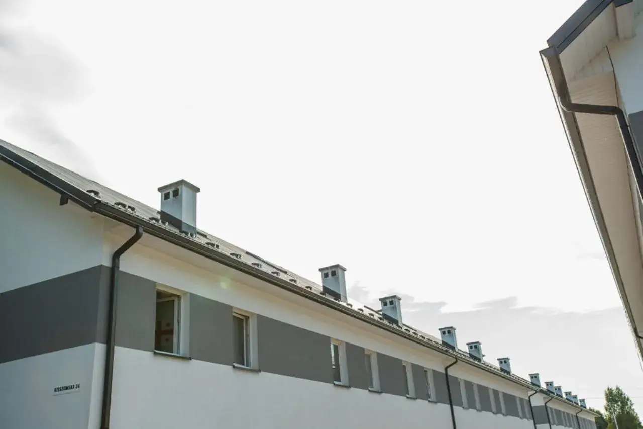 Zdjęcie Jak zamontować rynny do płyty warstwowej: 7 kluczowych kroków